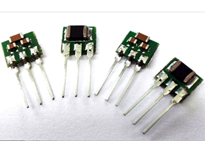 Foto Componentes electrónicos para protección DUAL (filtrado EMI y supresión) en motores eléctricos DC. 